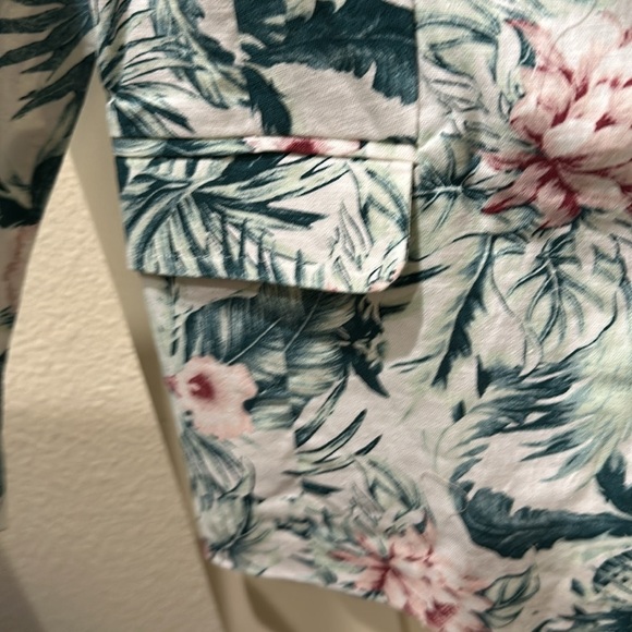 NWT Laurie Felt blazer/jacket. Has pockets and two buttons. - Picture 5 of 6